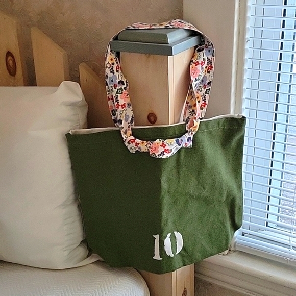 FEED for Clarins "10" Tote - Picture 2 of 7